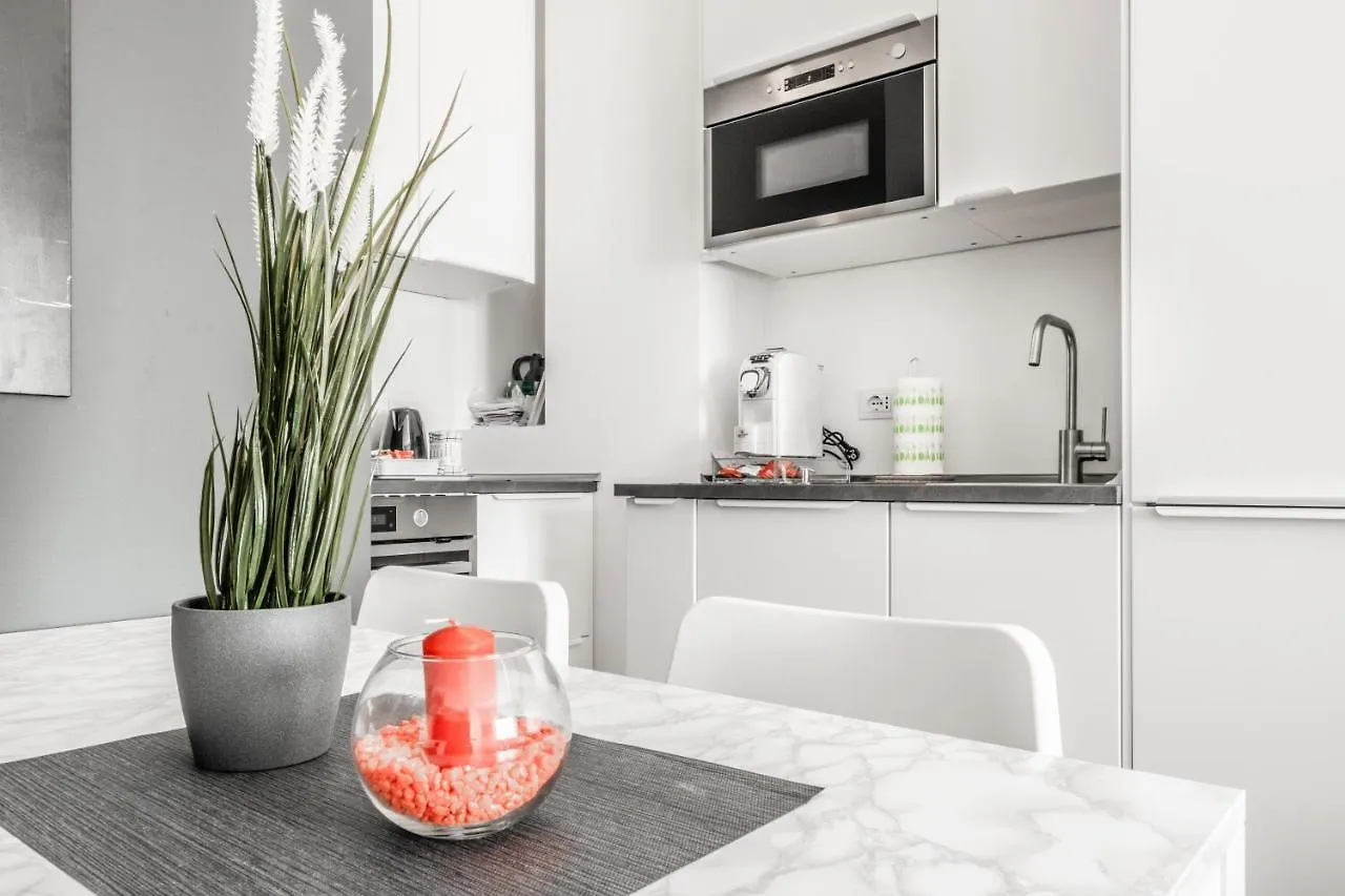 Appartamento City Life House-Red San Siro & Duomo Milano Italia