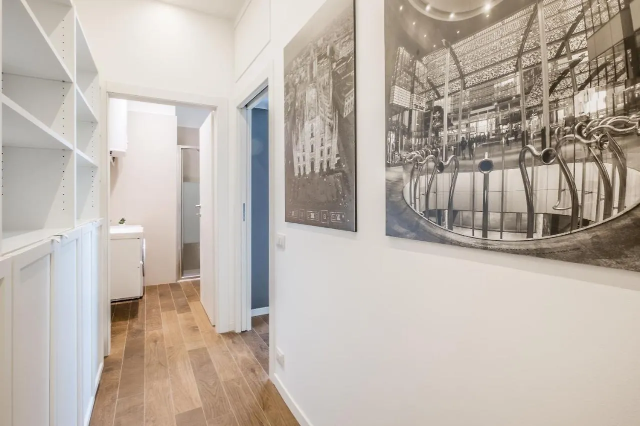 Appartamento City Life House-Red San Siro & Duomo Milano Italia