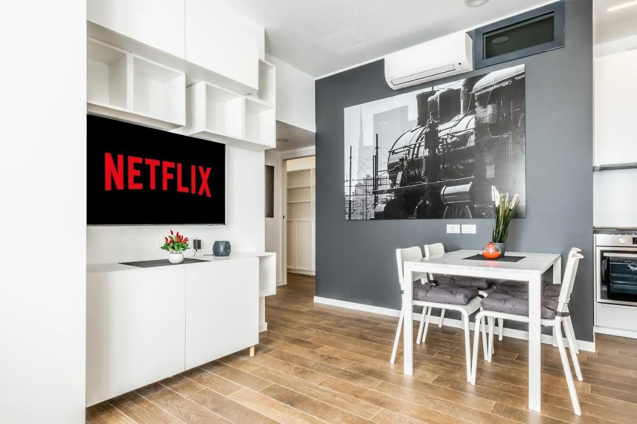Appartamento City Life House-Red San Siro & Duomo Milano 0*,  Italia